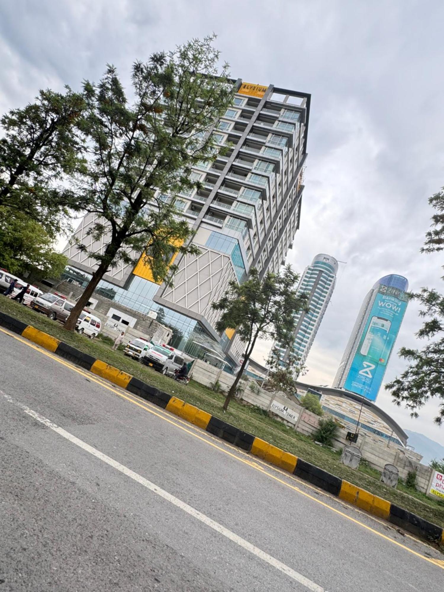 Skyrise Executive Apartments Facing Centaurus Mall Islamabad Exterior photo